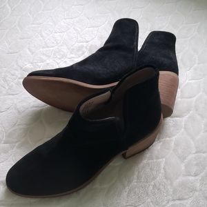 EUC Black Suede BP Boots